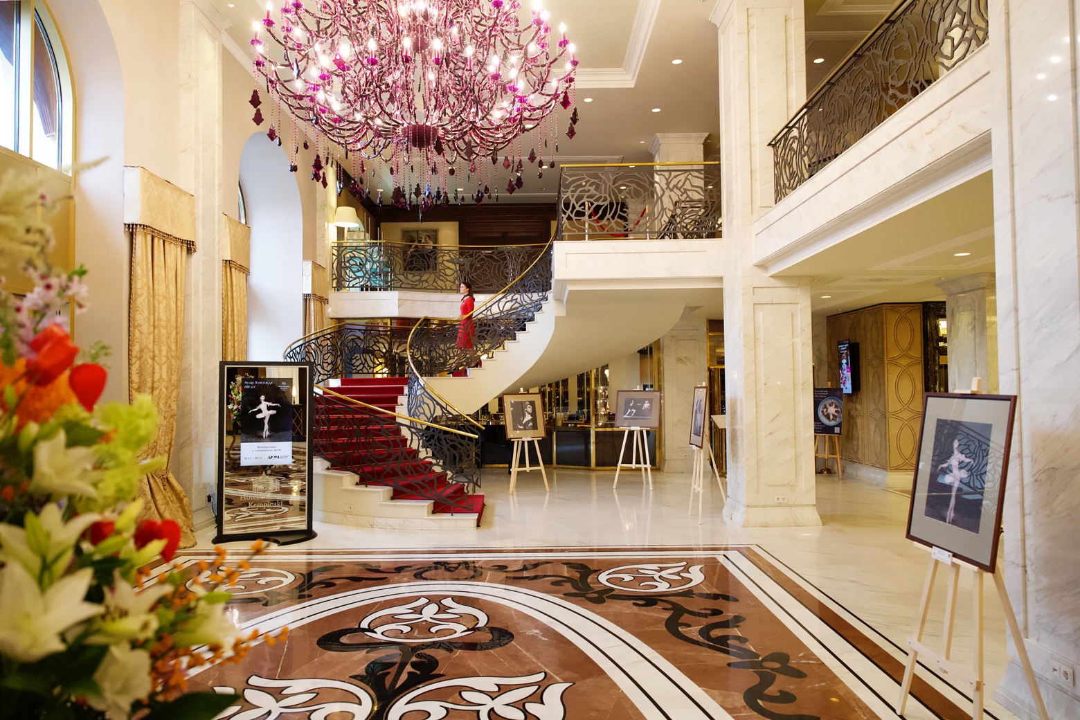 «Плисецкая. Полюс магии» в «Балчуге»: юбилейная выставка и гастросет к 100-летию балерины