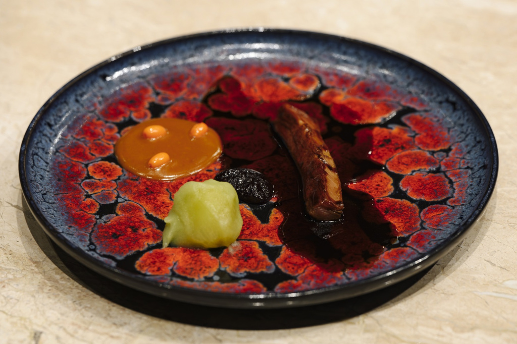 Утка в китайском стиле с облепихой, виноградом и вишневым мармеладом.jpg