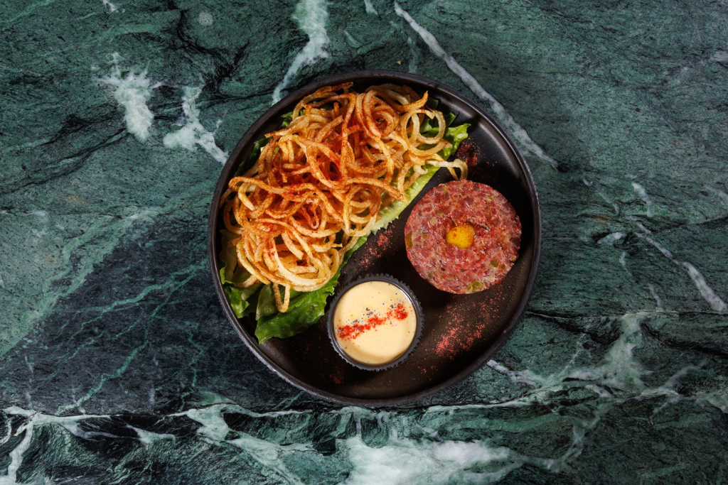 тартар из говяжьих стейков.jpg