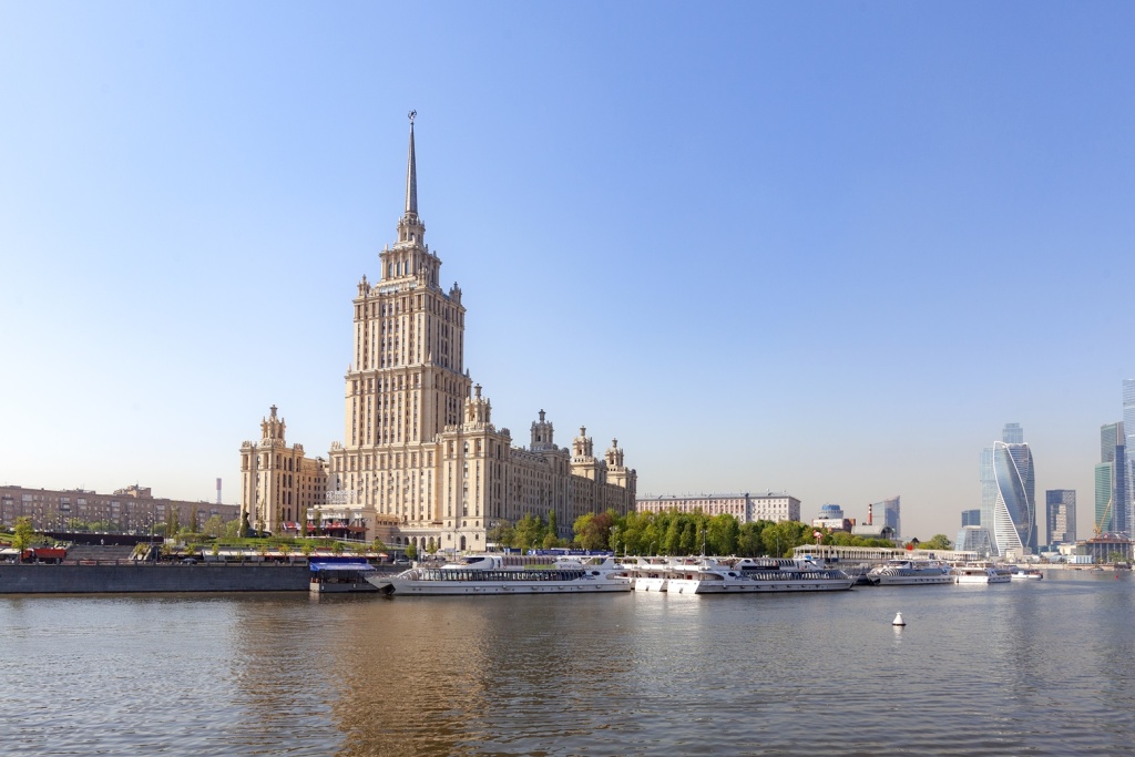 Высотка, искусство и сервис: как Radisson Collection Hotel, Moscow отмечает юбилей