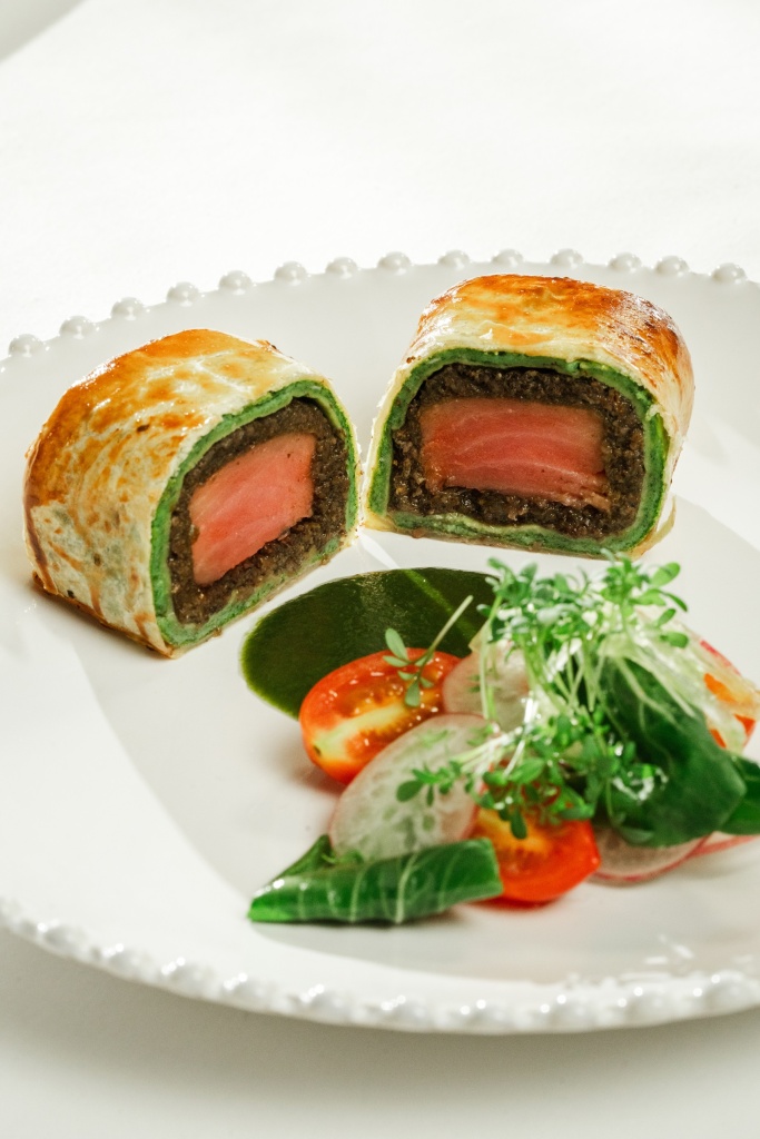 тунец веллингтон с соусом из петрушки 1.jpg