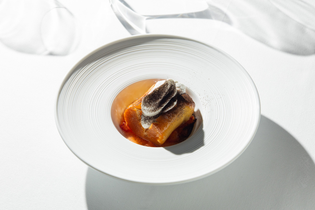 Ром-баба с сухим вермутом, апельсиновым ликером и кремом шантильи 9 лоу.jpg